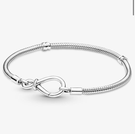 Brazalete cadena de serpiente con nudo infinito