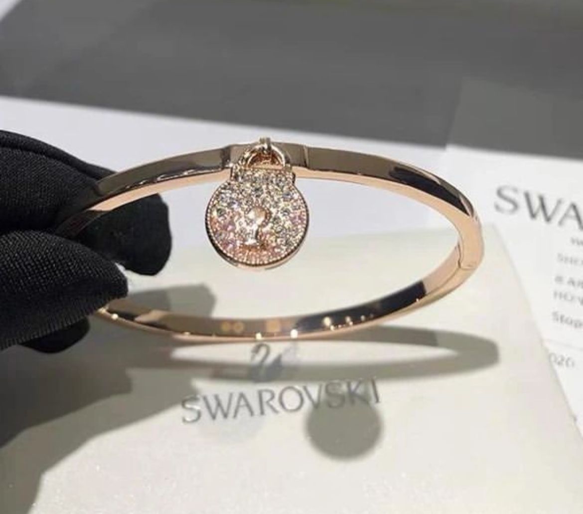 Brazalete Swarovski Con Dije baño en oro rosa